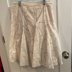 Ivory colored skirt size 8 great condition